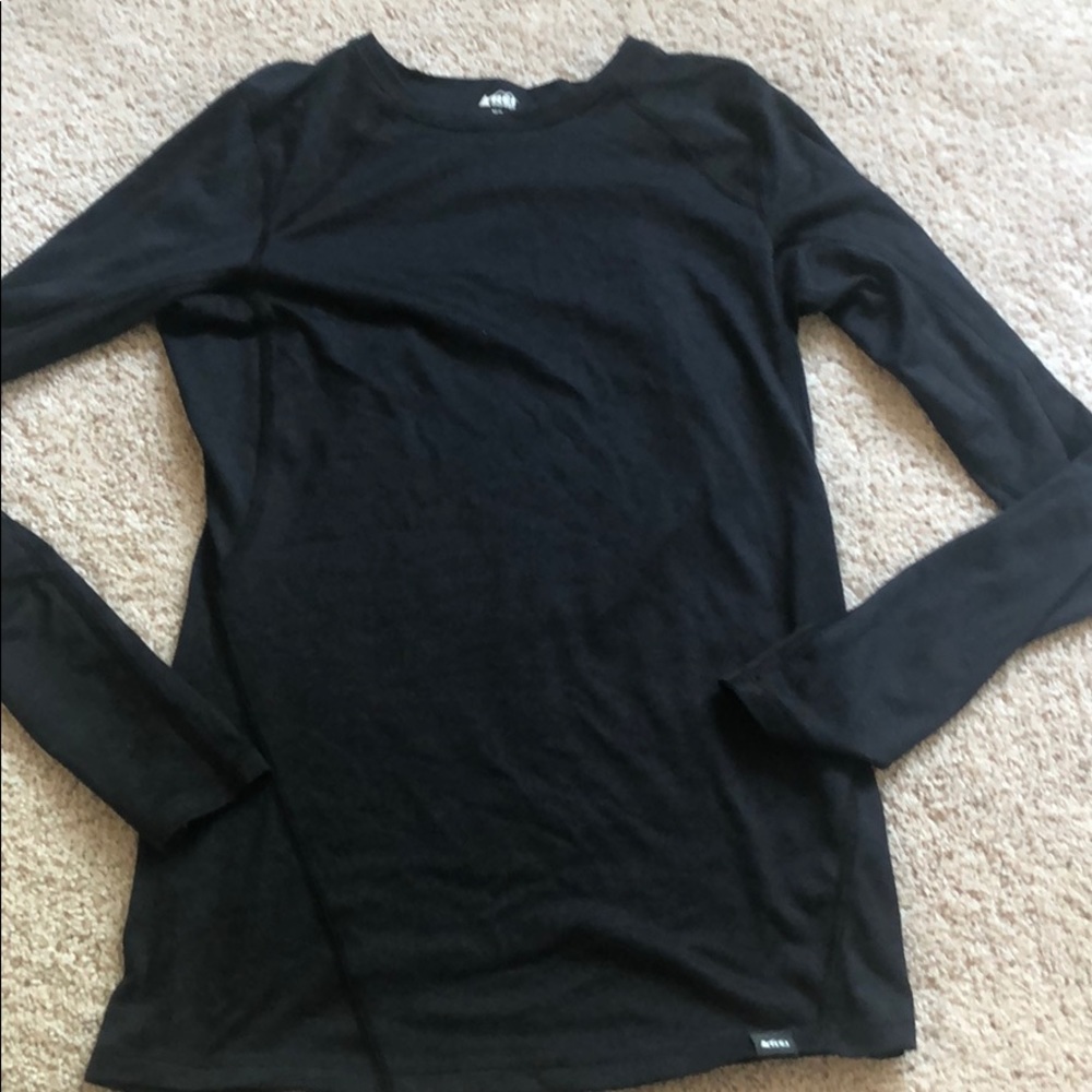 REI HIKINIG SHIRT NEW